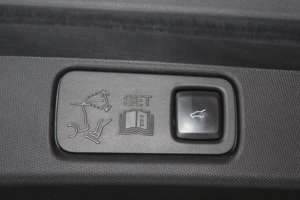 Ford Mustang Mach-E RWD 75 kWh | Trekhaak | Lederen bekleding | Voorruitverwarming | Stoelverwarming | Adaptieve cruise Control | Camera | Electrische achterklep