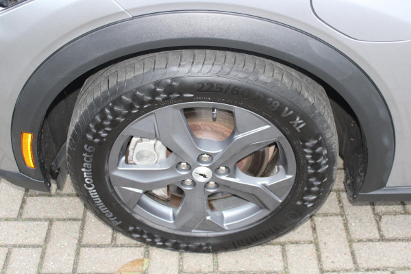 Ford Mustang Mach-E RWD 75 kWh | Trekhaak | Lederen bekleding | Voorruitverwarming | Stoelverwarming | Adaptieve cruise Control | Camera | Electrische achterklep