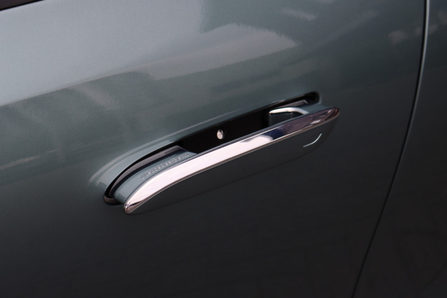 Mercedes-Benz E-Klasse Estate 300 e AMG Line Aut9 | Distronic Pro | Memory | Digital Light | Surround Camera | Keyless Go | Night Pakket | Augmented Reality | Stoelverwarming | Sfeerverlichting | Verwarmd Stuurwiel |