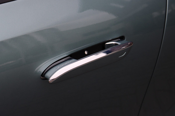 Mercedes-Benz E-Klasse Estate 300 e AMG Line Aut9 | Distronic Pro | Memory | Digital Light | Surround Camera | Keyless Go | Night Pakket | Augmented Reality | Stoelverwarming | Sfeerverlichting | Verwarmd Stuurwiel |