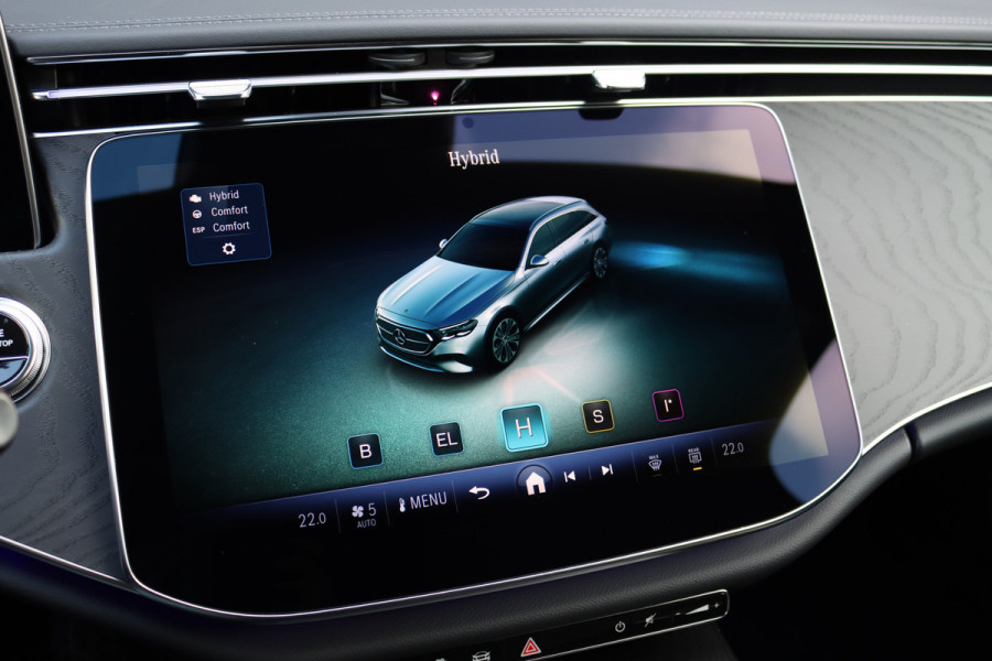 Mercedes-Benz E-Klasse Estate 300 e AMG Line Aut9 | Distronic Pro | Memory | Digital Light | Surround Camera | Keyless Go | Night Pakket | Augmented Reality | Stoelverwarming | Sfeerverlichting | Verwarmd Stuurwiel |