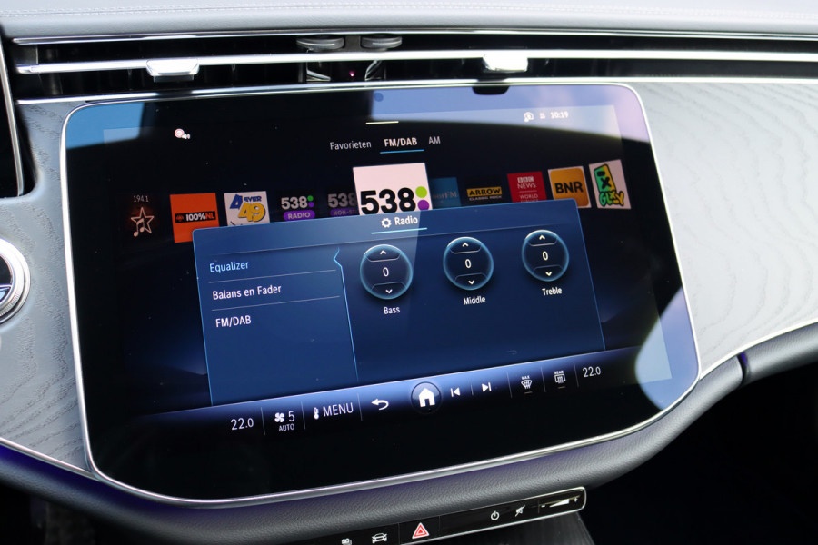 Mercedes-Benz E-Klasse Estate 300 e AMG Line Aut9 | Distronic Pro | Memory | Digital Light | Surround Camera | Keyless Go | Night Pakket | Augmented Reality | Stoelverwarming | Sfeerverlichting | Verwarmd Stuurwiel |