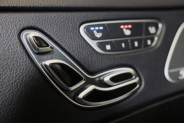 Mercedes-Benz S-Klasse S500 4MATIC Lang AMG Line / Acc / Lane Assist / Dode Hoek / 360 Camera / Chauffeurspakket / Schermen / Pano / Led