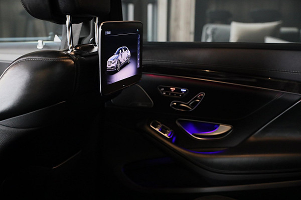 Mercedes-Benz S-Klasse S500 4MATIC Lang AMG Line / Acc / Lane Assist / Dode Hoek / 360 Camera / Chauffeurspakket / Schermen / Pano / Led