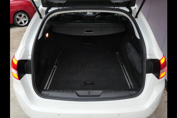 Peugeot 308 SW 1.2 PT EXECUTIVE | PANORAMA | TREKHAAK | CARPLAY | 110 PK | RIEM V.V.!!