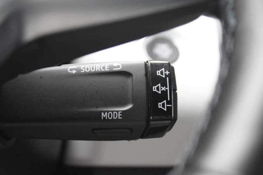 Renault Clio 1.0 TCe 90 Techno | Stoel + Stuurverwarming | Climate Control | Cruise Control | Navigatie | Lichtmetalen Velgen | Parkeersensoren Achter |