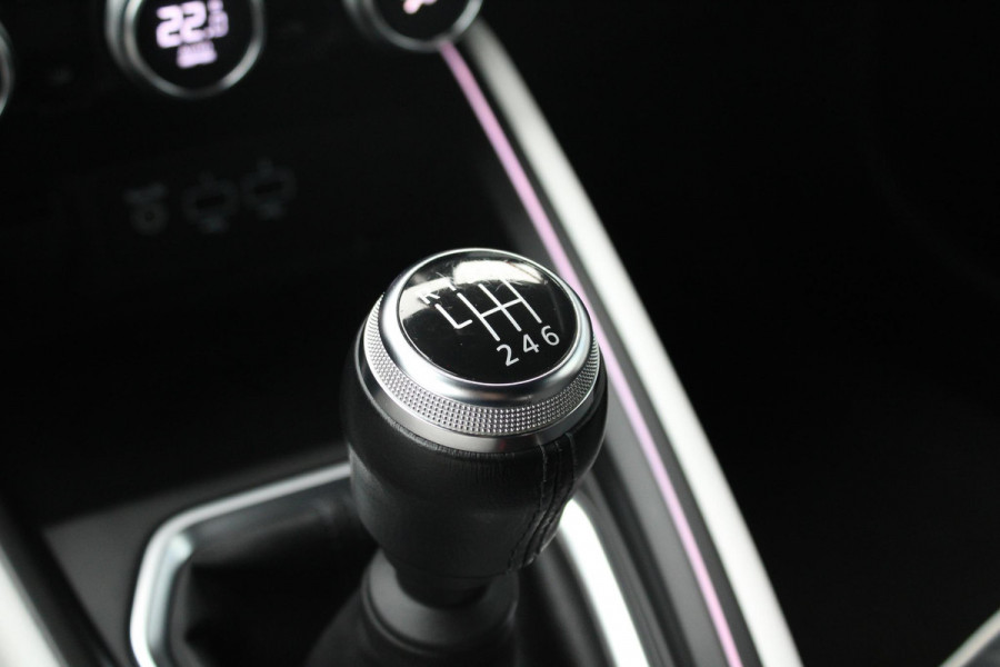 Renault Clio 1.0 TCe 90 Techno | Stoel + Stuurverwarming | Climate Control | Cruise Control | Navigatie | Lichtmetalen Velgen | Parkeersensoren Achter |