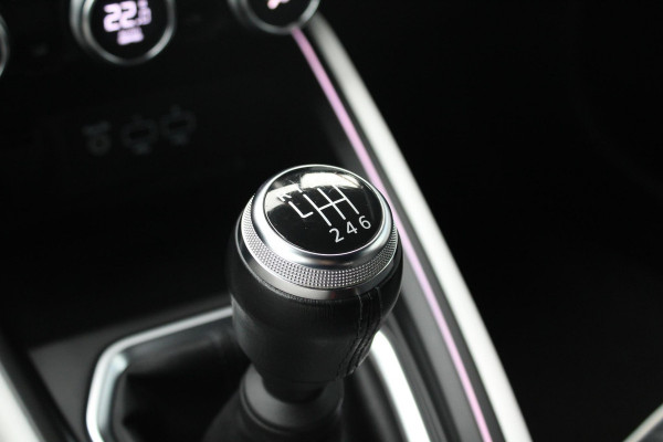 Renault Clio 1.0 TCe 90 Techno | Stoel + Stuurverwarming | Climate Control | Cruise Control | Navigatie | Lichtmetalen Velgen | Parkeersensoren Achter |