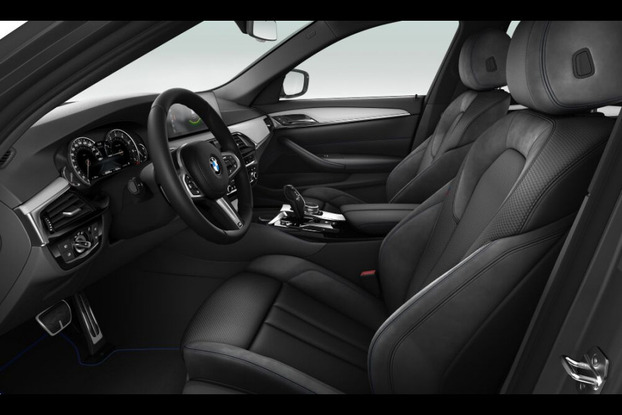 BMW 5 Serie Touring 520i M-Sport - Trekhaak - Navi Prof - Stoelverwarming - 19 inch