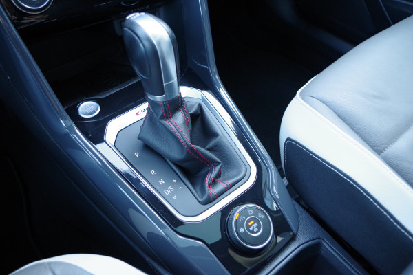 Volkswagen T-Roc 2.0 TSI 4Motion 190 PK R-Line Automaat, *NL-AUTO*, Panoramadak, Winterpakket, Carplay, Camera, Beats-Audio