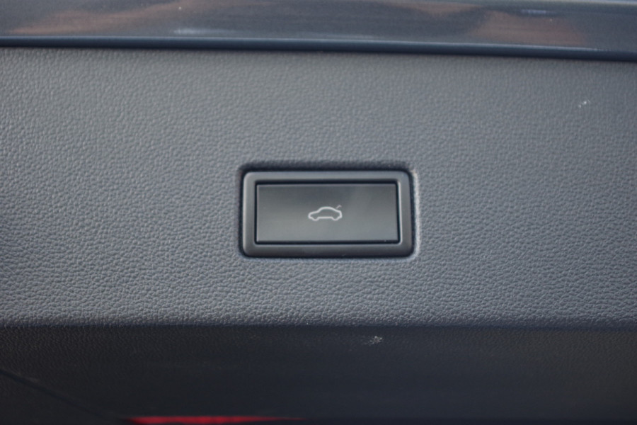 Volkswagen T-Roc 2.0 TSI 4Motion 190 PK R-Line Automaat, *NL-AUTO*, Panoramadak, Winterpakket, Carplay, Camera, Beats-Audio