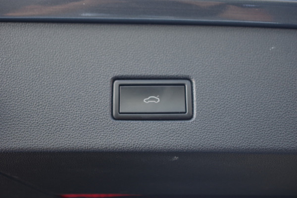 Volkswagen T-Roc 2.0 TSI 4Motion 190 PK R-Line Automaat, *NL-AUTO*, Panoramadak, Winterpakket, Carplay, Camera, Beats-Audio