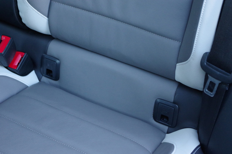 Volkswagen T-Roc 2.0 TSI 4Motion 190 PK R-Line Automaat, *NL-AUTO*, Panoramadak, Winterpakket, Carplay, Camera, Beats-Audio