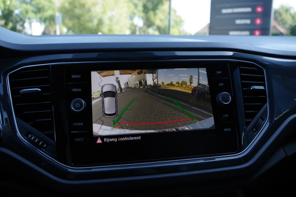 Volkswagen T-Roc 2.0 TSI 4Motion 190 PK R-Line Automaat, *NL-AUTO*, Panoramadak, Winterpakket, Carplay, Camera, Beats-Audio