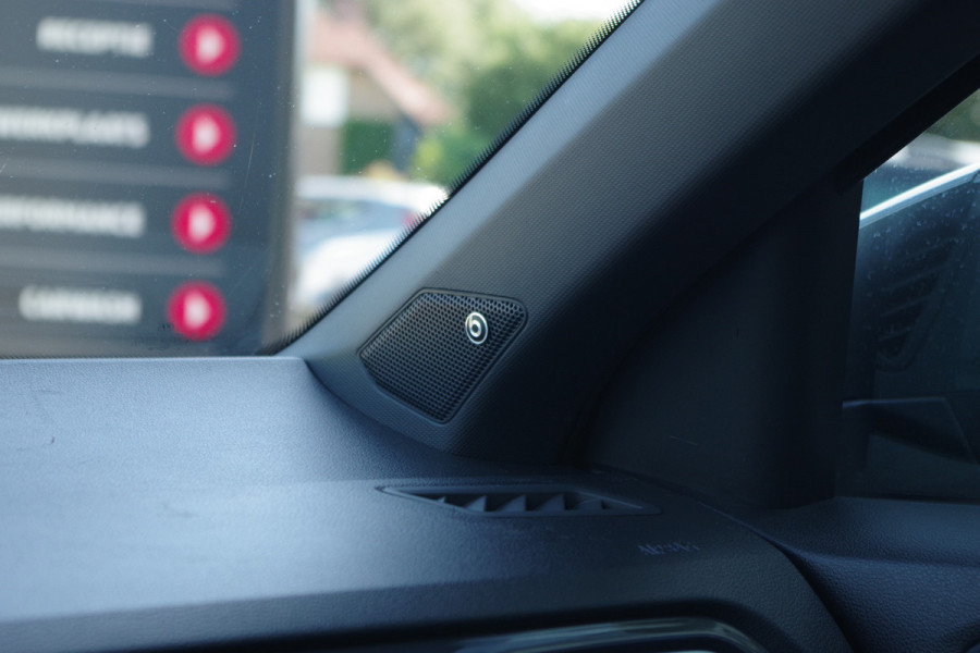 Volkswagen T-Roc 2.0 TSI 4Motion 190 PK R-Line Automaat, *NL-AUTO*, Panoramadak, Winterpakket, Carplay, Camera, Beats-Audio