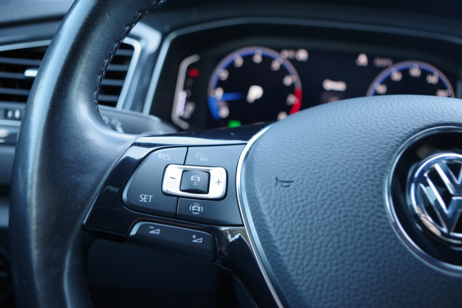 Volkswagen T-Roc 2.0 TSI 4Motion 190 PK R-Line Automaat, *NL-AUTO*, Panoramadak, Winterpakket, Carplay, Camera, Beats-Audio