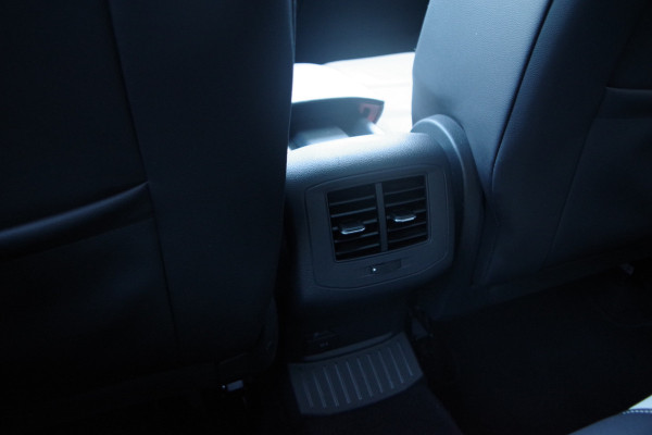 Volkswagen T-Roc 2.0 TSI 4Motion 190 PK R-Line Automaat, *NL-AUTO*, Panoramadak, Winterpakket, Carplay, Camera, Beats-Audio