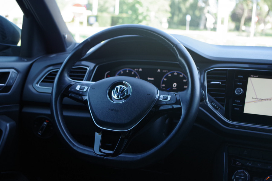 Volkswagen T-Roc 2.0 TSI 4Motion 190 PK R-Line Automaat, *NL-AUTO*, Panoramadak, Winterpakket, Carplay, Camera, Beats-Audio