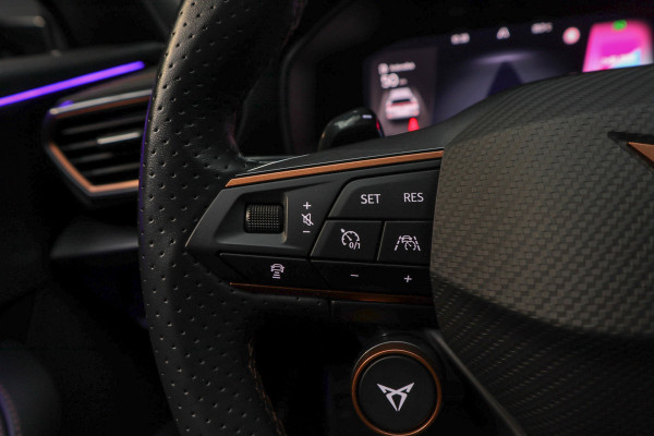 CUPRA Formentor 2.0 TSI 4DRIVE Panodak Leer 360° Memory PDC Elektr. bedienbare achterklep Stuurverwarming Navi Climate voor & achter Zwart hemelbekleding Stoelverwarming Virtual cockpit Keyless Entry & Go LM velgen