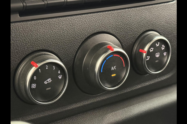 Renault Master T33 2.3 dCi 135PK L2H2 BPM VRIJ! Airco Cruise control Parkeersensoren Navigatie Trekhaak