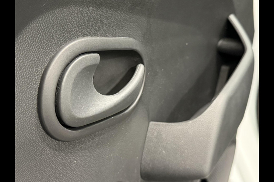 Renault Master T33 2.3 dCi 135PK L2H2 BPM VRIJ! Airco Cruise control Parkeersensoren Navigatie Trekhaak