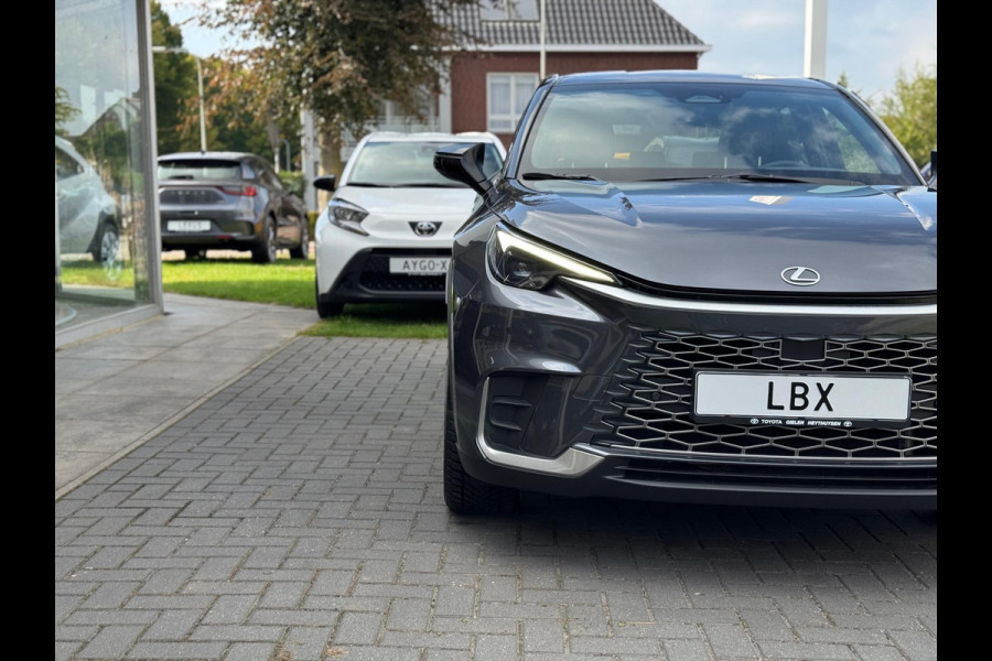 Lexus LBX 1.5 Hybrid Emotion Tech Pack | Leer, Elektrische achterklep, Keyless, Stoel + Stuurverwarming, 18 inch, Privacy glass