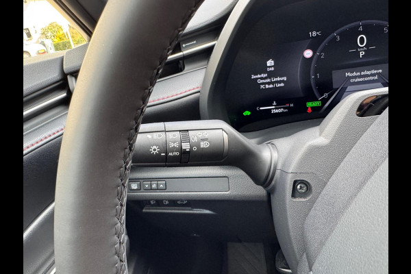 Lexus LBX 1.5 Hybrid Emotion Tech Pack | Leer, Elektrische achterklep, Keyless, Stoel + Stuurverwarming, 18 inch, Privacy glass