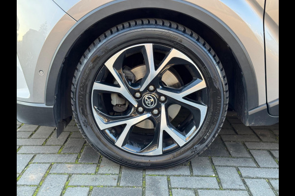 Toyota C-HR 1.8 Hybrid Bi-Tone Plus | JBL, LED Pakket, Dodehoekherkenning, Navigatie, Parkeersensoren, Stoelverwarming, Keyless, 18 inch