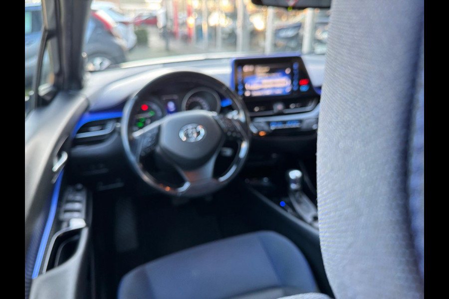 Toyota C-HR 1.8 Hybrid Bi-Tone Plus | JBL, LED Pakket, Dodehoekherkenning, Navigatie, Parkeersensoren, Stoelverwarming, Keyless, 18 inch