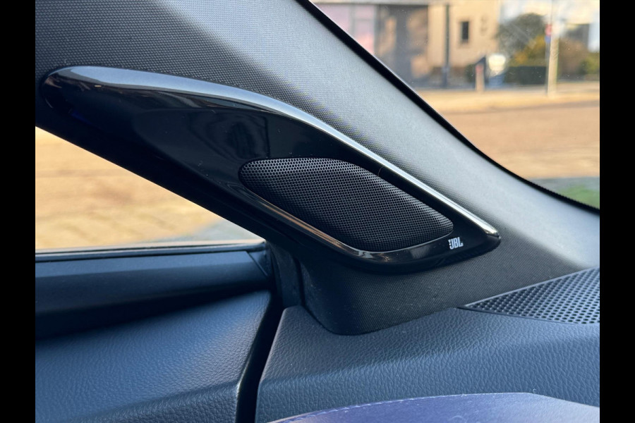 Toyota C-HR 1.8 Hybrid Bi-Tone Plus | JBL, LED Pakket, Dodehoekherkenning, Navigatie, Parkeersensoren, Stoelverwarming, Keyless, 18 inch