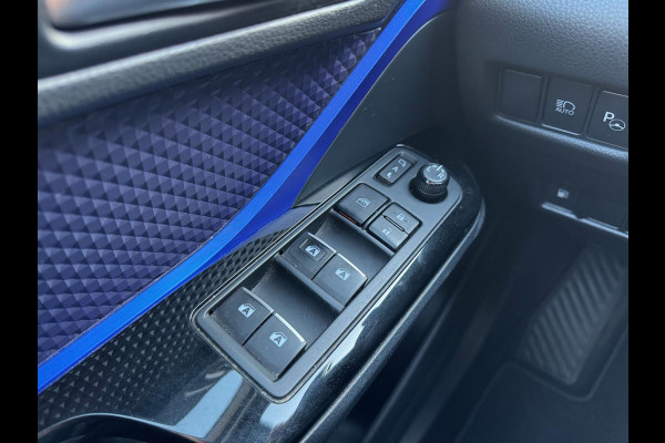 Toyota C-HR 1.8 Hybrid Bi-Tone Plus | JBL, LED Pakket, Dodehoekherkenning, Navigatie, Parkeersensoren, Stoelverwarming, Keyless, 18 inch
