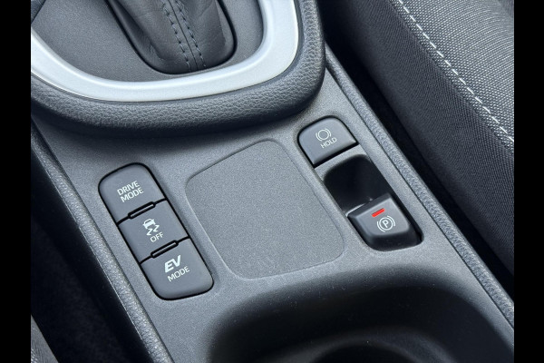 Toyota Yaris 1.5 Hybrid Dynamic Plus | Stoelverwarming, 16 inch, LED, Apple CarPlay/Android Auto, Parkeercamera, Keyless