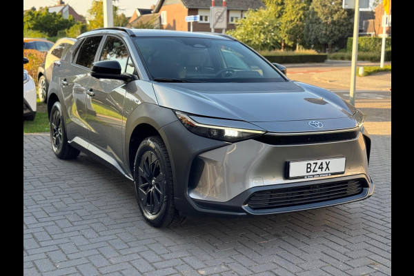 Toyota Bz4x 71,4 kWh 204pk Dynamic | Groot scherm, 360 Camera, Parkeersensoren, Elektrische achterklep, LED, Stoel + Stuurverwarming