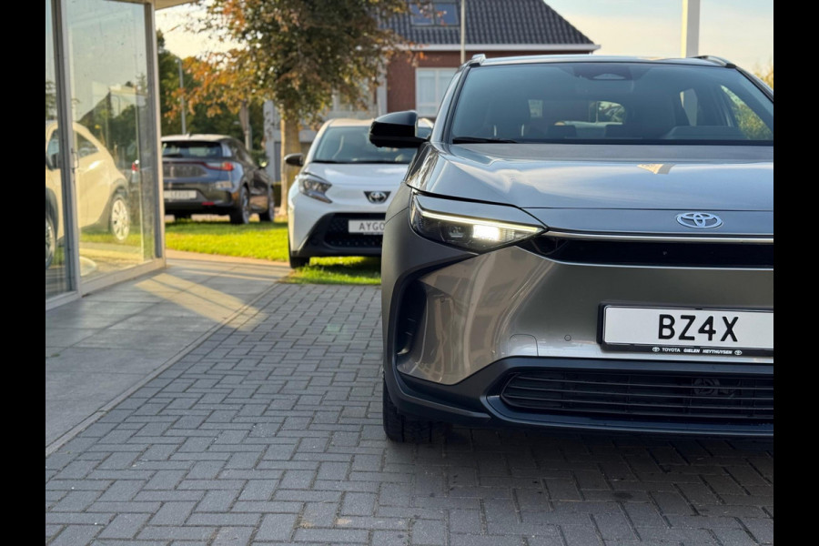 Toyota Bz4x 71,4 kWh 204pk Dynamic | Groot scherm, 360 Camera, Parkeersensoren, Elektrische achterklep, LED, Stoel + Stuurverwarming