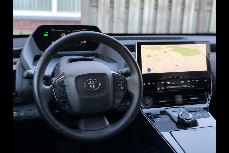 Toyota Bz4x 71,4 kWh 204pk Dynamic | Groot scherm, 360 Camera, Parkeersensoren, Elektrische achterklep, LED, Stoel + Stuurverwarming