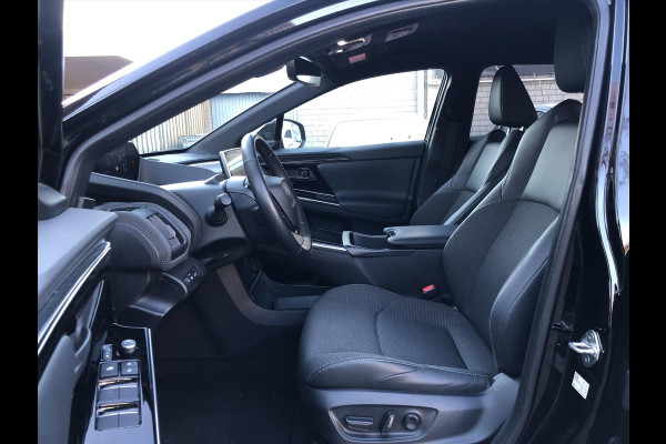 Toyota Bz4x 71,4 kWh 204pk Dynamic | Groot scherm, 360 Camera, Parkeersensoren, Elektrische achterklep, LED, Stoel + Stuurverwarming