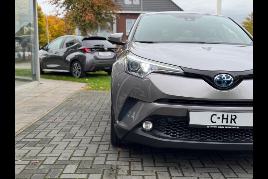 Toyota C-HR 1.8 Hybrid Executive | Stoelverwarming, Navigatie, Keyless, Leer/Stof, 18 Inch