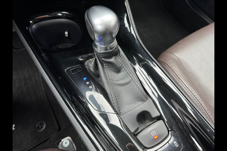 Toyota C-HR 1.8 Hybrid Executive | Stoelverwarming, Navigatie, Keyless, Leer/Stof, 18 Inch