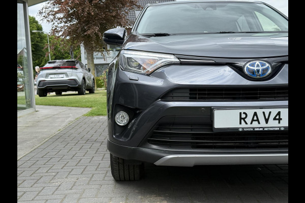 Toyota RAV4 2.5 Hybrid AWD Style | Navigatie, Stoel + Stuurverwarming, Parkeersensoren, Keyless, 18 inch, 1.650KG Trekgewicht, 4X4