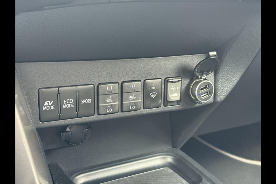Toyota RAV4 2.5 Hybrid AWD Style | Navigatie, Stoel + Stuurverwarming, Parkeersensoren, Keyless, 18 inch, 1.650KG Trekgewicht, 4X4