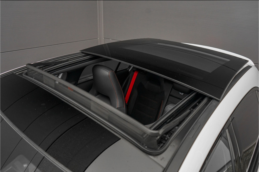 Mercedes-Benz A-Klasse AMG 35 4MATIC Night Pano 360° Nieuwstaat