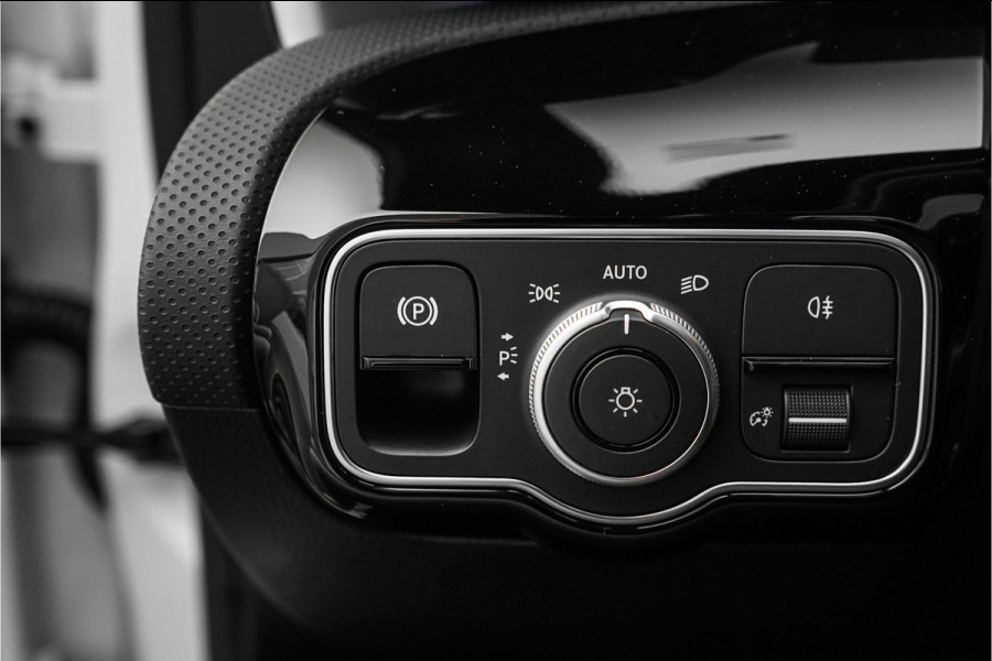 Mercedes-Benz A-Klasse AMG 35 4MATIC Night Pano 360° Nieuwstaat