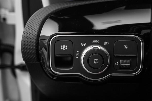 Mercedes-Benz A-Klasse AMG 35 4MATIC Night Pano 360° Nieuwstaat