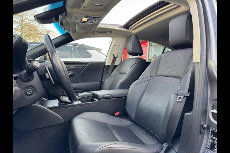 Lexus ES 300h Business Line | Schuifdak, Groot scherm, Stoel + Stuurverwarming, Dodehoekherkenning, Parkeersensoren, CarPlay