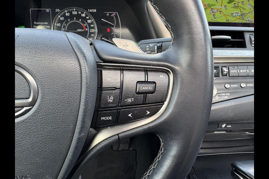 Lexus ES 300h Business Line | Schuifdak, Groot scherm, Stoel + Stuurverwarming, Dodehoekherkenning, Parkeersensoren, CarPlay