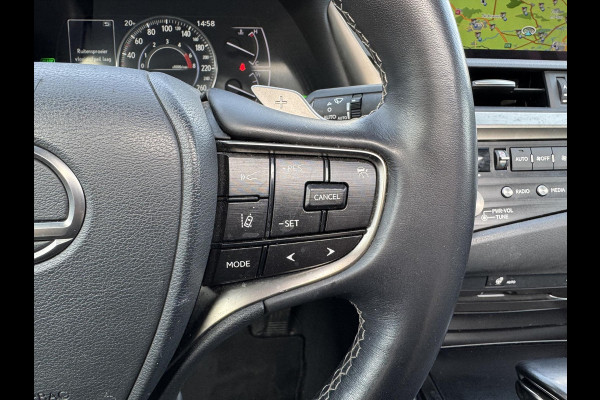 Lexus ES 300h Business Line | Schuifdak, Groot scherm, Stoel + Stuurverwarming, Dodehoekherkenning, Parkeersensoren, CarPlay