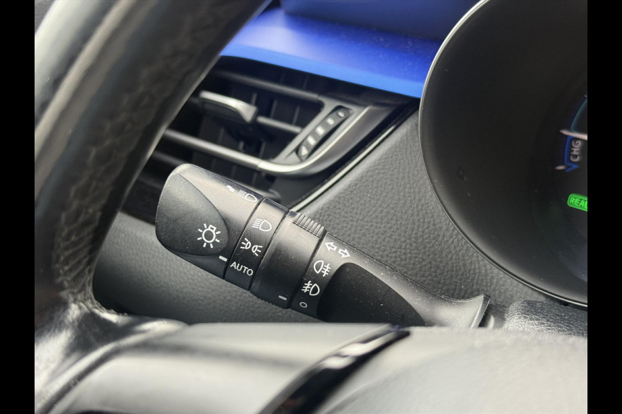 Toyota C-HR 1.8 Hybrid Bi-Tone Plus | Leer, Stoel + Stuurverwarming, Navigatie, Dodehoekherkenning, Parkeersensoren