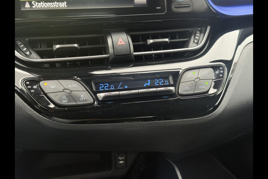 Toyota C-HR 1.8 Hybrid Bi-Tone Plus | Leer, Stoel + Stuurverwarming, Navigatie, Dodehoekherkenning, Parkeersensoren