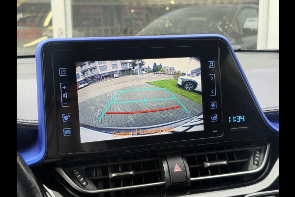 Toyota C-HR 1.8 Hybrid Bi-Tone Plus | Leer, Stoel + Stuurverwarming, Navigatie, Dodehoekherkenning, Parkeersensoren