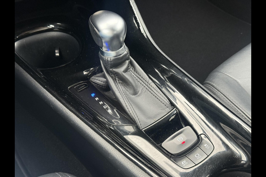 Toyota C-HR 1.8 Hybrid Bi-Tone Plus | Leer, Stoel + Stuurverwarming, Navigatie, Dodehoekherkenning, Parkeersensoren